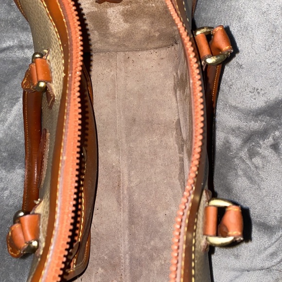 Imitation Dooney & Bourke purse. - Picture 3 of 7